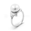 Кольцо из серебра с жемчугом и фианитами родированное 925 пробы к799-жемчуг